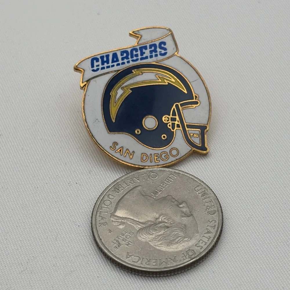 Vintage San Diego Chargers Helmet NFL‎ Football Lapel Hat Pin